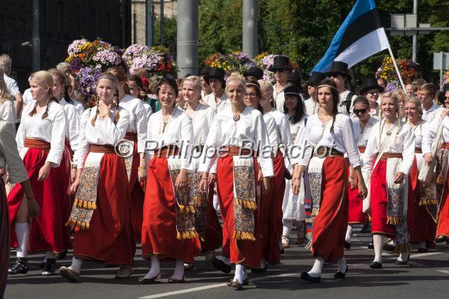 estonie 09.JPG - Estonie, comté de Harju, Tallinn, festival du chant et de la danse pour la jeunesse, reconnu par l’UNESCO comme chef-d’œuvre du patrimoine oral et immatériel de l’humanité, défilé dans le centre ville